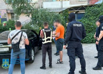 Ошукали родичів військових та волонтерів: в області затримали банду шахраїв