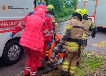У Кривому Розі рятували чоловіка, який впав з крутого схилу