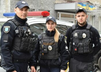 Самогубця на мосту: у Дніпрі врятували життя чоловіку