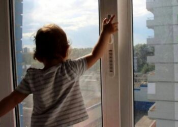 У Дніпрі трирічна дитина випала з вікна 10 поверху