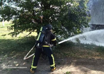 Поранено рятувальника: ворог атакував Нікопольщину дронами-камікадзе