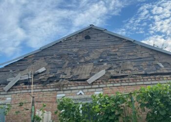 Атака дронів та обстріли з артилерії: окупанти поранили жінку на Нікопольщині