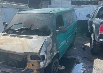 Підпал автівки військових у Дніпрі: злодіїв оголошено у розшук