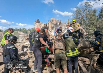 Ракетний удар по Кривому Рогу: є загиблі та поранені