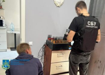 У Дніпрі затримали організатора ботоферми, який допомагав ворогу
