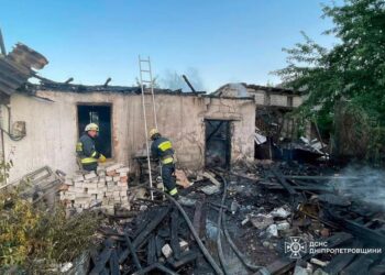 На пожежі у Дніпрі постраждав чоловік