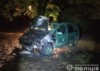 Підпал автівки військового у Кам’янському: шукають виконавців та замовників