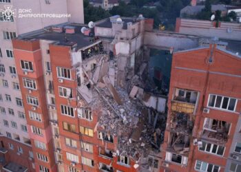 П’ятеро людей вважаються зниклими безвісти після ракетної атаки на Дніпро