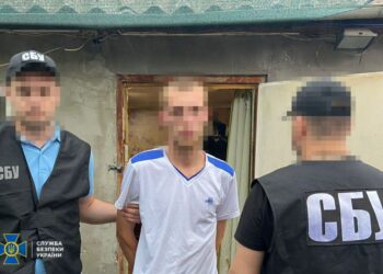 У Дніпрі зловили банду, яка спалила автівку військових