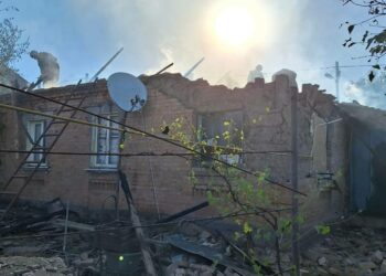 Через падіння уламків збитої ракети в області постраждали двоє людей