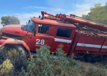 На Нікопольщині окупанти поранили трьох мешканців та рятувальника