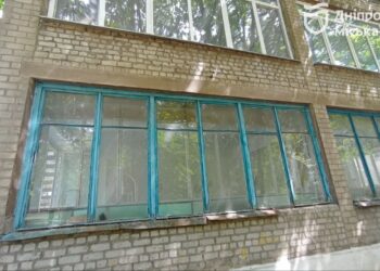 У Дніпрі під час ворожої атаки постраждали кілька шкіл та садочків