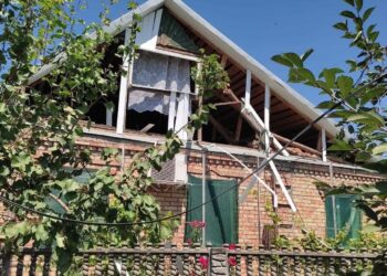 У Нікополі постраждали двоє людей через артобстріл