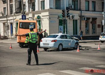 У центрі Дніпра сталася ДТП через непрацюючі світлофори