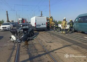 В ДТП на Амурському мосту у Дніпрі постраждало шестеро людей