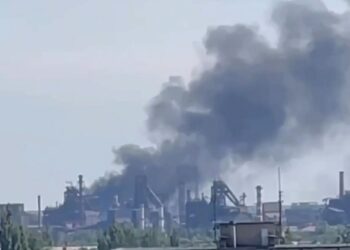 У Кривому Розі сталася масштабна пожежа на підприємстві “АрселорМіттал Кривий Ріг”: є постраждалі