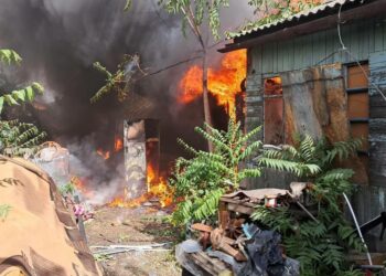 Через обстріли на Нікопольщині горіли приватні будинки