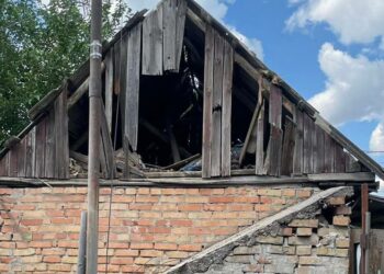 У Нікополі через удар ворожого безпілотника постраждав 69-річний чоловік