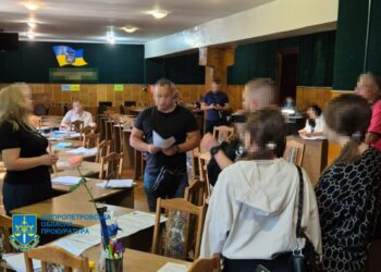 Хабарі за зарахування на навчання для відстрочки від призову: затримали адміністрацію коледжів Дніпра