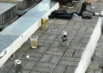 У Новомосковську підлітки спаплюжили братську могилу