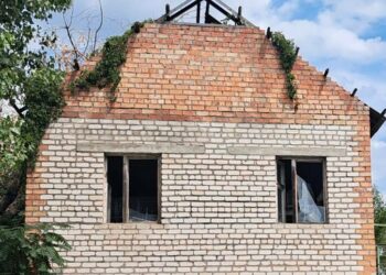 Пошкоджена амбулаторія,  підприємства, багатоповерхівка, 6 приватних осель: наслідки ворожих обстрілів області