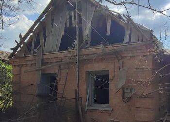 Пошкоджені 4 приватні будинки та лінія електропередачі: наслідки ворожих обстрілів