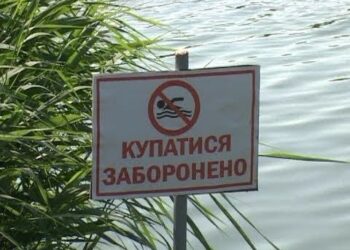 Де небезпечно купатися в області: оновлений список місцевих водойм та пляжів