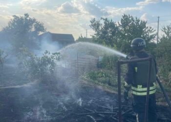 Більше десятка атак по Нікопольщині: наслідки ворожих обстрілів