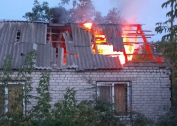 Окупанти атакували дроном будинок у Нікополі та вдарили по рятувальникам: наслідки ворожих атак
