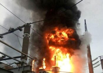 На Дніпропетровщині через удар БпЛА та ворожі обстріли згоріла підстанція та зупинилися потяги