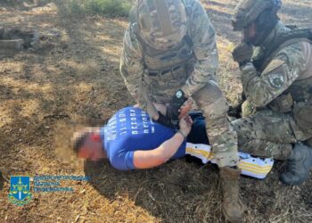У Кривому Розі затримали групу наркоторговців з угруповання «Двадцятівських» під час передачі хабара поліцейським