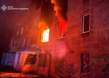У Дніпрі вогнеборці врятували 4 людини з вогню
