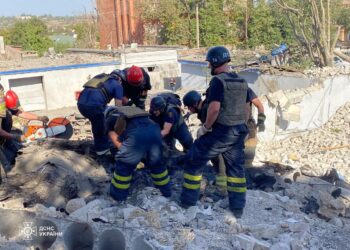 З-під завалів адмінбудівлі в Кривому Розі дістали тіло жінки