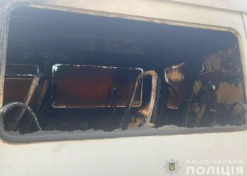 Спалив автівку та п’ять магазинів: у Кам’янському затримали 17-річного хулігана