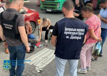 Затримали підприємицю з Кривого Рогу, яка за 20 тисяч доларів допомагала чоловікам втекти за кордон