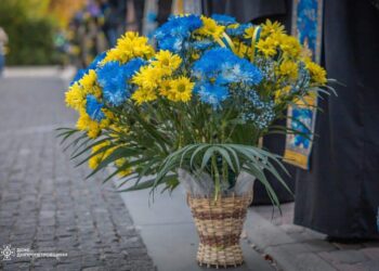 У Дніпрі вшанували пам’ять захисників і захисниць на Алеї Героїв