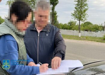 На Синельниківщині судитимуть юриста та двох працівниць РАЦСів за підроблення документів для виїзду чоловіків за кордон