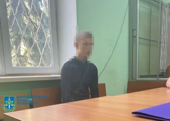 Судитимуть 16-річного підпалювача авто у Дніпрі