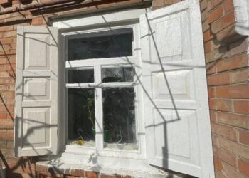 Пошкоджений приватний будинок та інфраструктура: наслідки обстрілів Нікопольщини