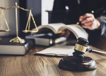 У Дніпрі розпочато розслідування щодо побиття активістки та перешкоджання роботі журналіста