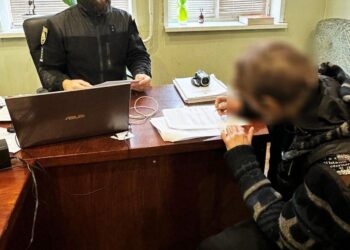 Замах на вбивство: у Синельниківському районі дружина порізала чоловіка