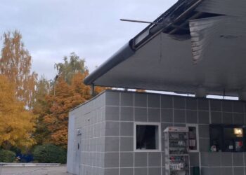 Пошкоджені АЗС, авто, підприємство та адмінбудівлі: наслідки обстрілів Нікопольщини