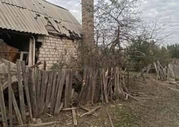 Ворог обстріляв Нікополь та три громади: поранені та руйнування