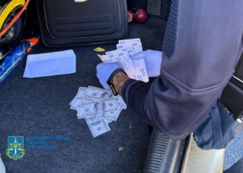 Затримали завідувачку відділення лікарні у Дніпрі за вимагання хабара у пацієнтів з інвалідністю