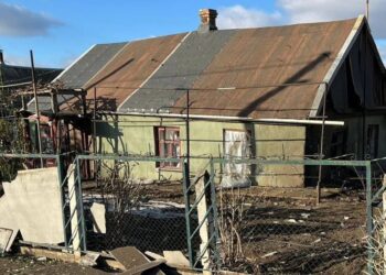 У Нікополі внаслідок обстрілів поранено 75-річну жінку