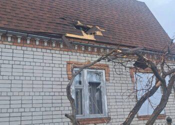Окупанти вдарили по приватному будинку та комунальному підприємству на Нікопольщині