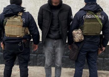 У Дніпрі затримали чоловіка, який грабував пасажирів поїздів