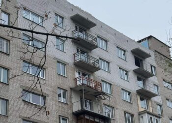 У Дніпрі відновлено багатоповерхівку, куди влучив “шахед”