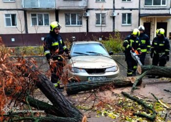 Рятувальники сьогодні цілий день боролися із наслідками негоди у Дніпрі та області
