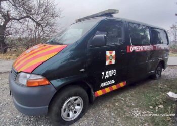 На Нікопольщині окупанти вдарили дроном по автівці ДСНС